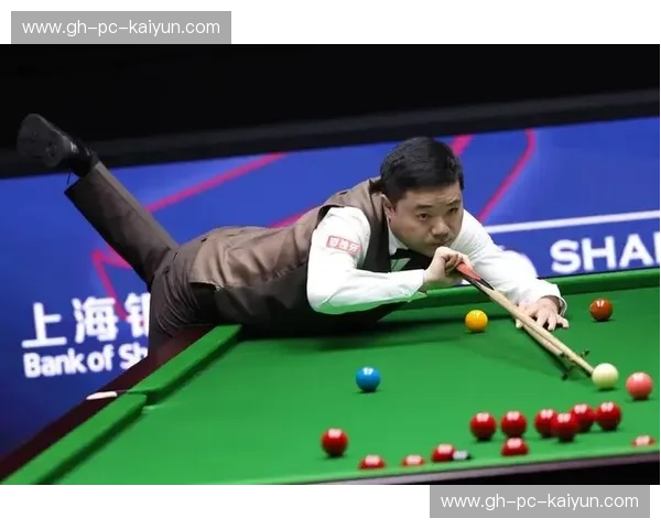 巅峰对决：丁俊晖与塞尔比的“矛”与“盾”之争，谁才是克鲁斯堡的真王？